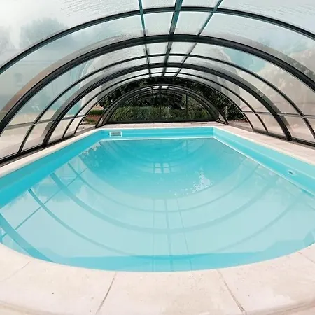 Grand Studio Entierement Privatif Avec Sa Piscine.