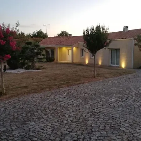 Grand Studio Entierement Privatif Avec Sa Piscine. Feriehus Grosbreuil